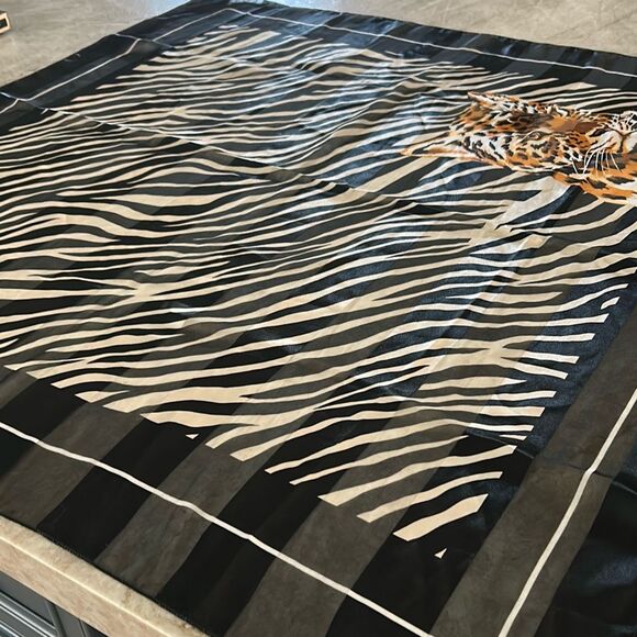 Cheetah Animal Print 40” X 40” Scarf NWOT - Picture 3 of 5